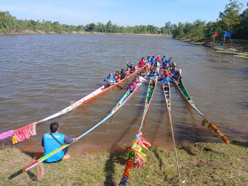 โครงการสืบสานภูมิปัญญาบุญประเพณีแข่งเรือตำบลขามเปี้ย 2568